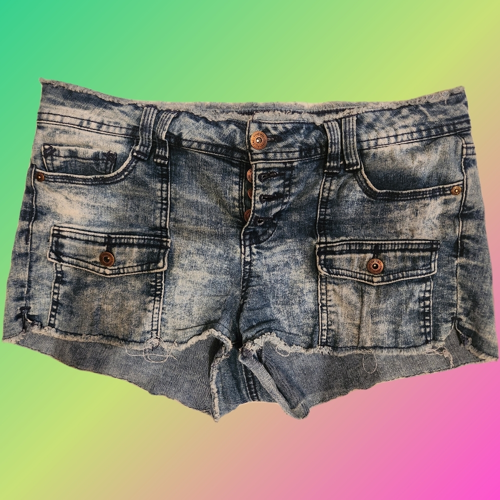 L.E.I Ashley Low Rise Shorts Size 11 Stone Washed.